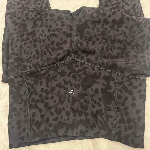 Old Navy Active Leggings - Picture 2 of 2